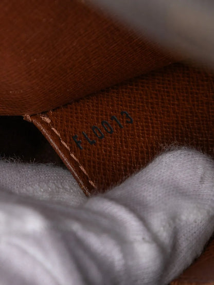 Pre-OwnedLouis Vuitton Pre-Owned2003 Monogram Cite MM shoulder bag
