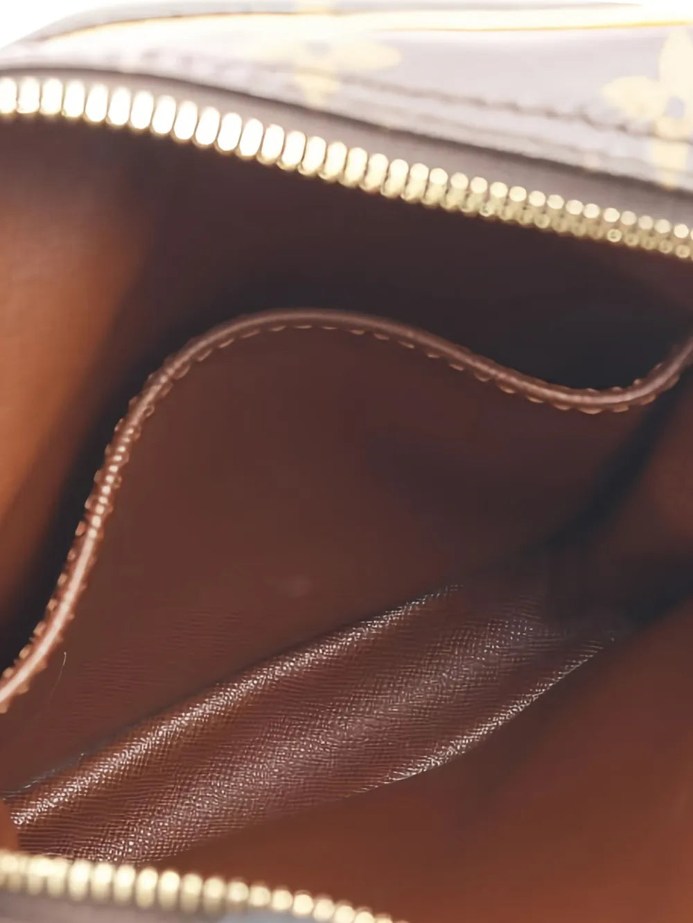 Pre-OwnedLouis Vuitton Pre-Owned2001 monogram-pattern shoulder bag