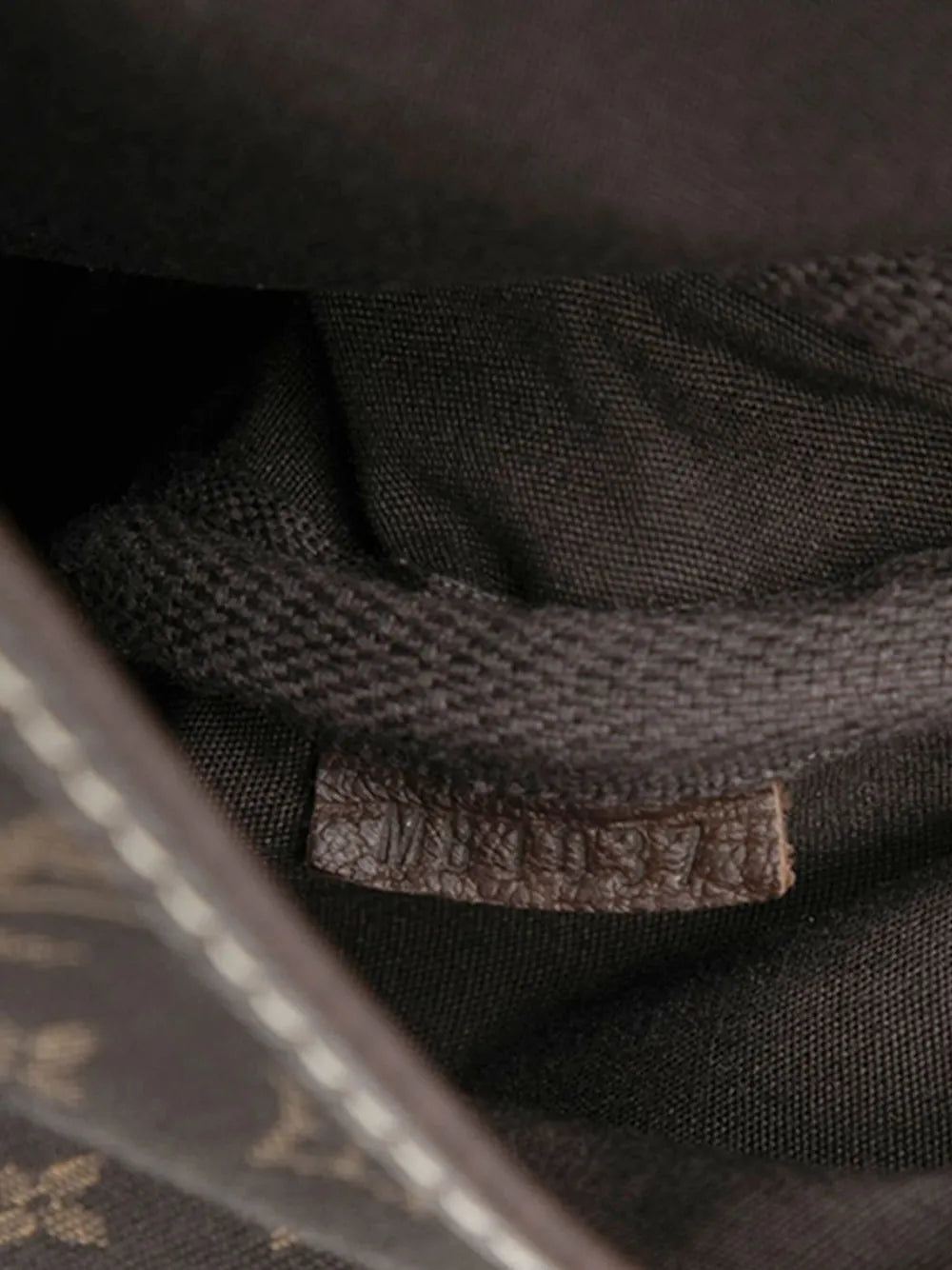 Pre-OwnedLouis Vuitton Pre-Owned2007 Monogram Mini Lin Saumur 30 crossbody bag